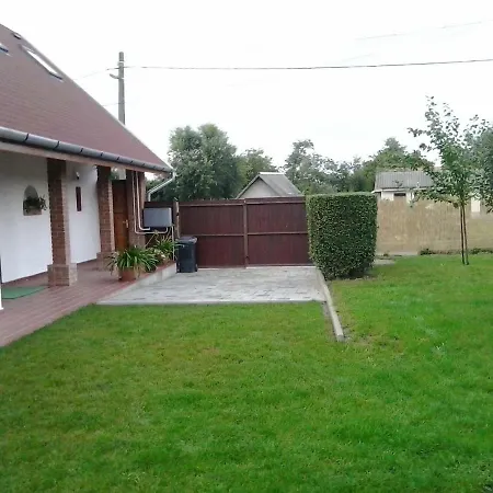 Tiszavirag Vendeghaz * Tiszabábolna