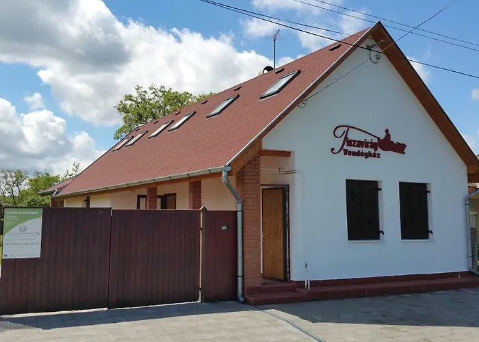 別荘 Tiszavirag Vendeghaz *