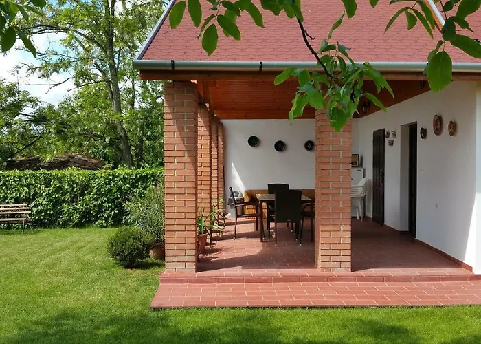 別荘 Tiszavirag Vendeghaz *