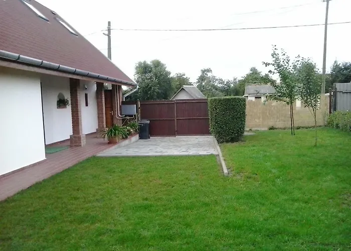 Tiszavirag Vendeghaz * Tiszabábolna