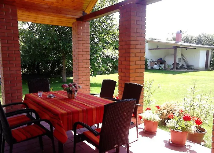 Tiszavirag Vendeghaz * Tiszabábolna